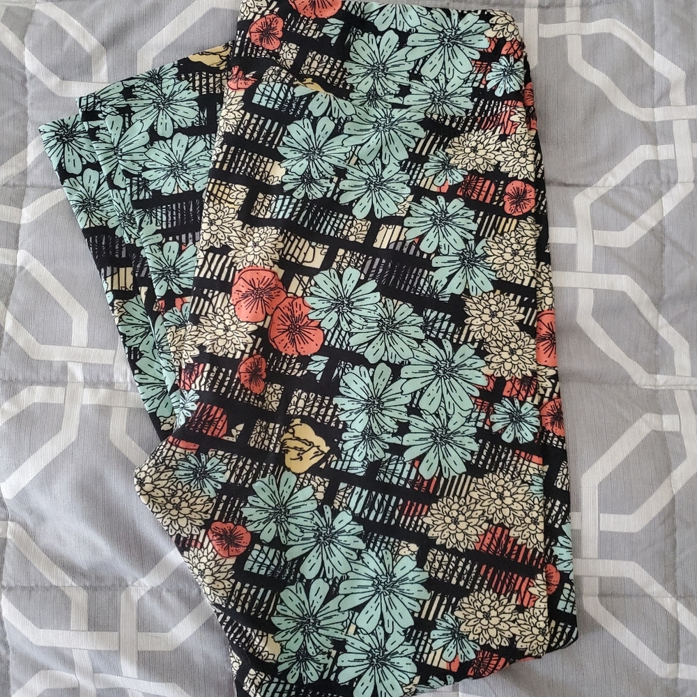 LuLaRoe TC Flower Leggings